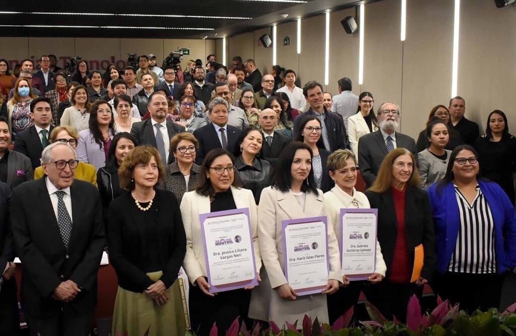 La académica de la Facultad de Química dijo que es primordial estudiar la seguridad de los medicamentos para promover buenas prácticas en la atención del paciente.
