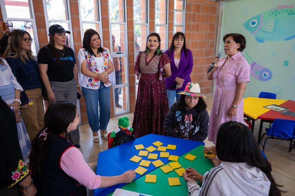 La directora general del DIF CDMX, Beatriz Rojas acompañó a la jefa de Gobierno, Clara Brugada, a la inauguración de la Utopía Mixiuhca.