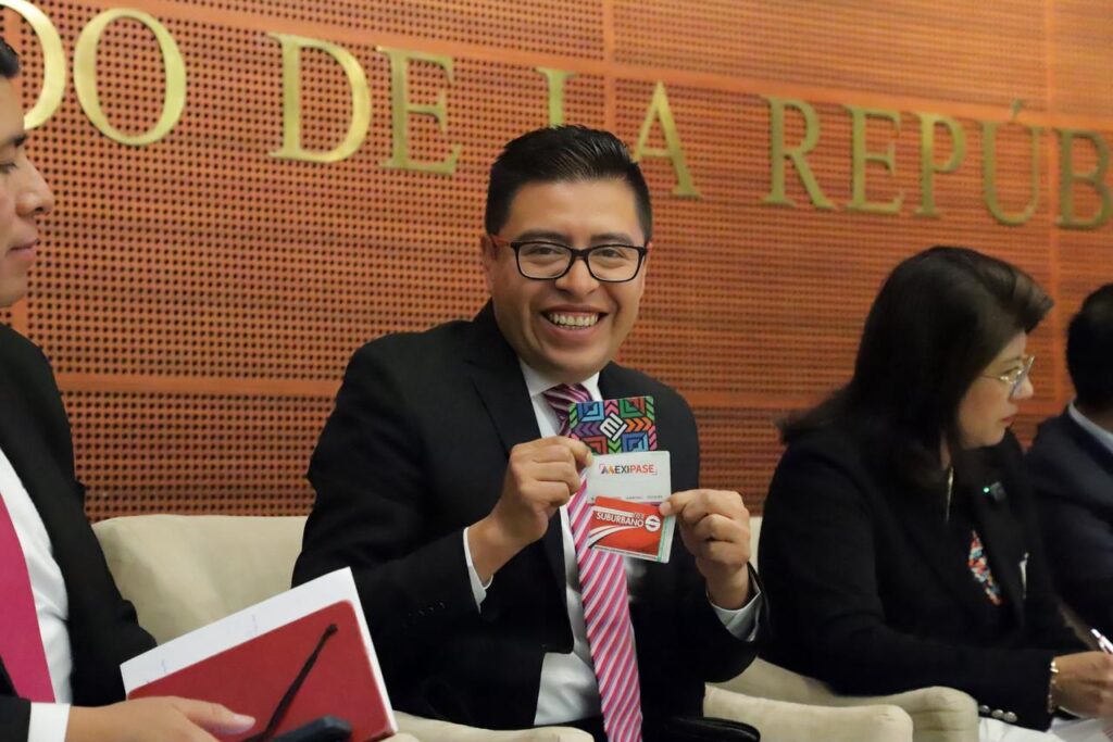 Llama Alberto Vanegas a jóvenes a transformar el modelo de movilidad en la zona metropolitana.