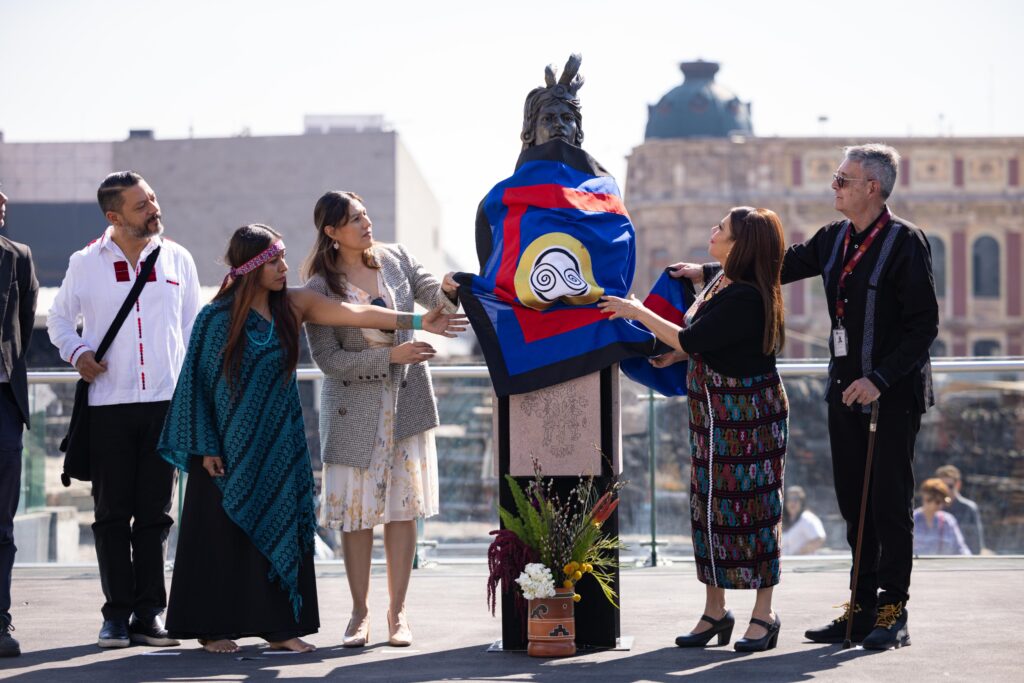 En el 501 aniversario luctuoso del último huey tlatoani quedará su imagen en el cruce de las calles Argentina y Guatemala, en el Primer Cuadro de esta capital.