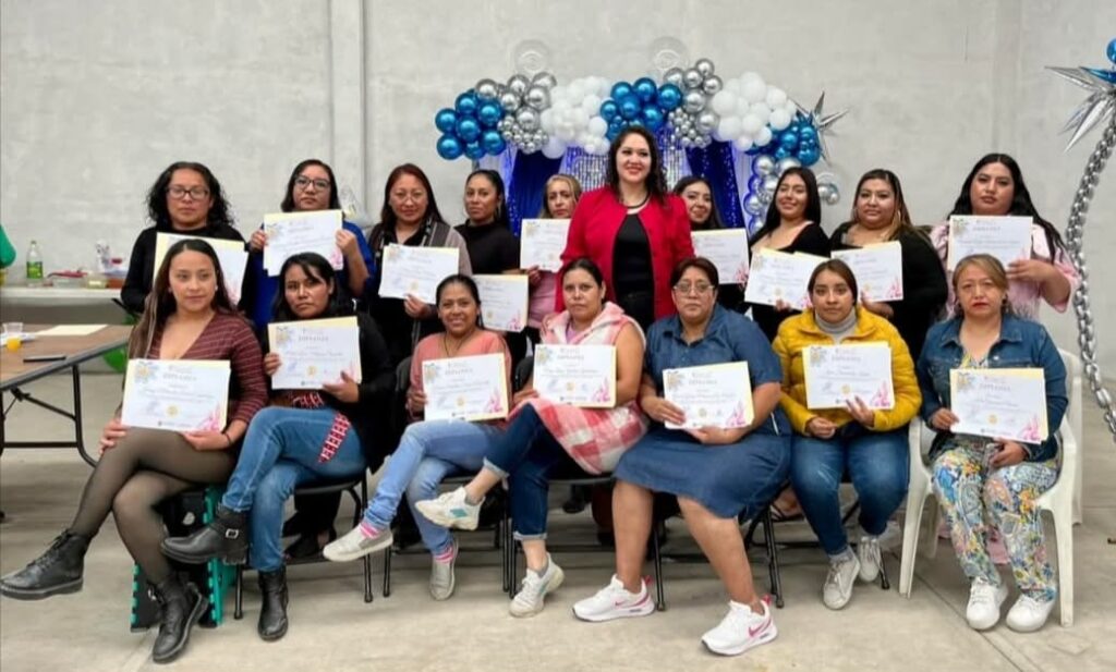 Cursos de manualidades dirigido a todas aquellas quienes deciden emprender un negocio por cuenta propia: regidora Maleni Mondragón.