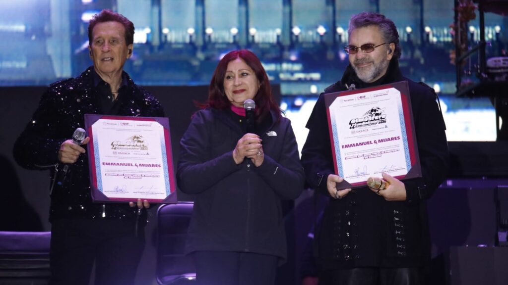 Poca afluencia de personas en el evento principal, de Tecámac, a pesar de la presentación Emmanuel y Mijares.
