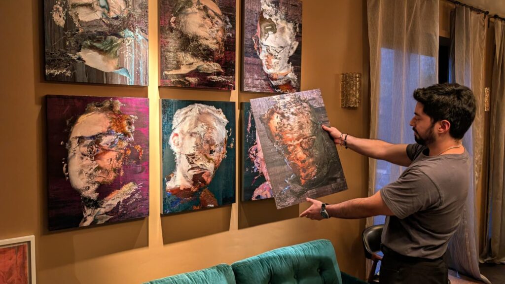 Para el artista mexicano, cuya inspiración ha nacido en Londres, la tecnología facilita la conexión con el público, acelera la producción de arte y puede devolverle a un individuo la capacidad de imaginar.