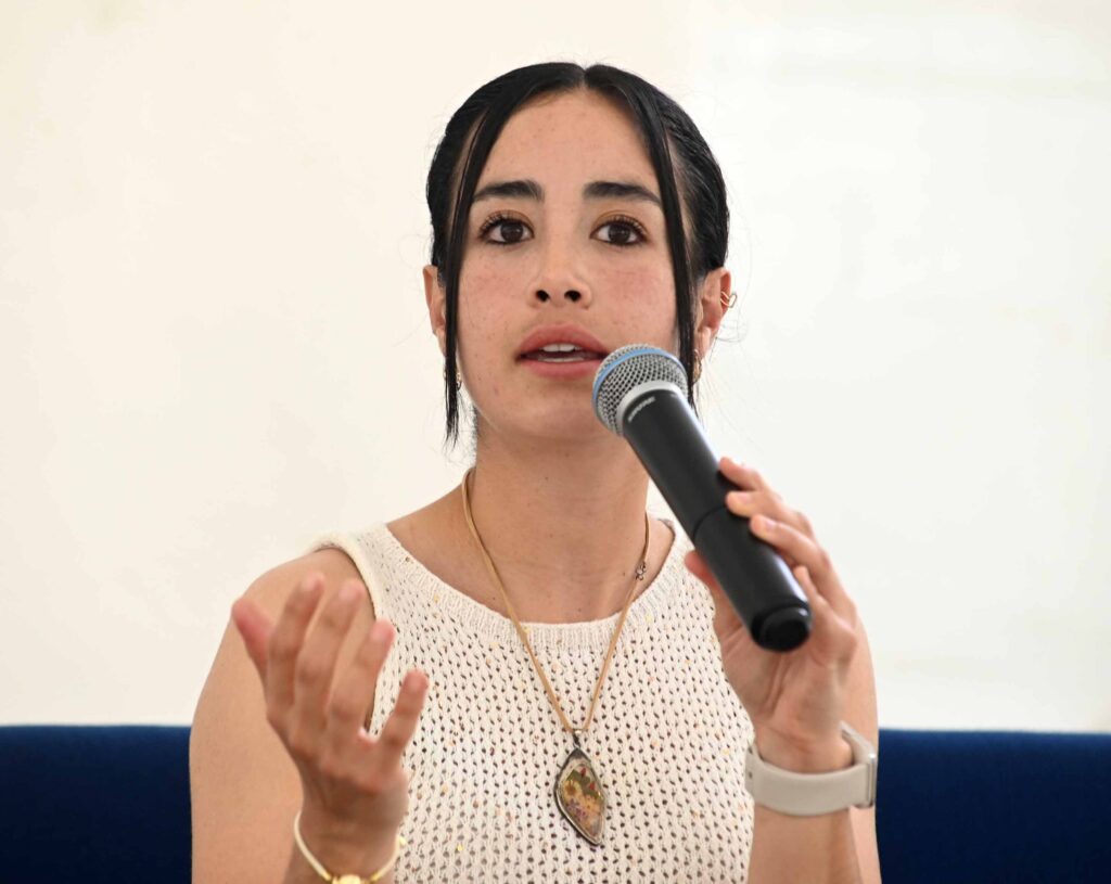 Egresada de la UNAM, primera arbitra central mexicana que estará en un mundial de futbol varonil.