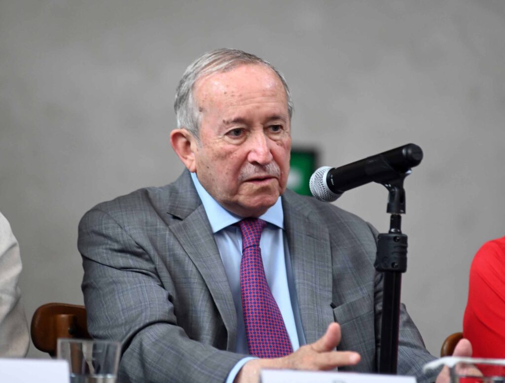 Xavier Cortés Rocha explicó que la obra relata cómo dejó de ser una urbe barroca para empezar a ser neoclásica.