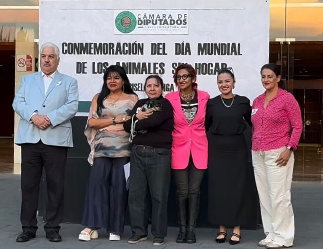 Gracias por sumarse a esta iniciativa a Agatan Cdmx y a Escuadron K7: diputada Marisela Zúñiga, acompañada de Ana Villagrán de Agatan CDMX.