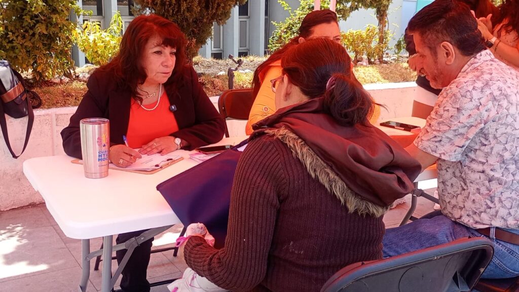 “En el trabajo en calle es donde realmente escuchamos lo que falta por hacer y atender a nuestros vecinos”, subrayaron las concejalas Claudia Anay Rosiles Carballo, Rosalía Villasana Miranda y Susana Penélope Ascanio García.