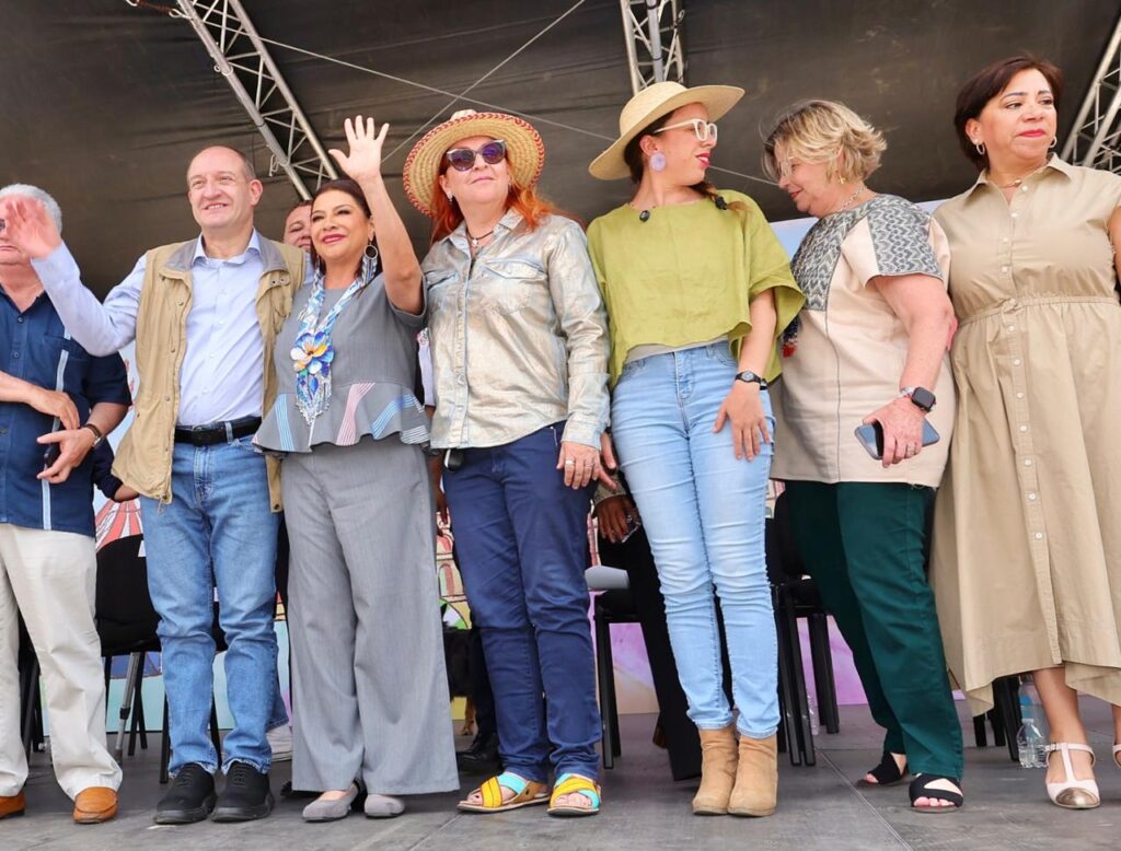 Inaugura Clara Brugada “Zocalito de las Infancias” con más de 100 actividades para niñas y niños.