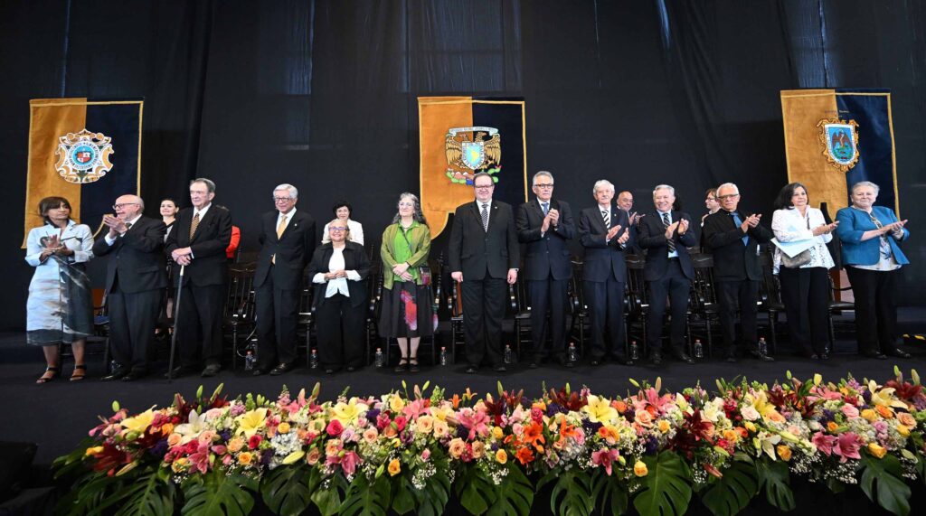 Presidió la ceremonia del Día del Maestro 2026 en la que entregó reconocimientos a 137 académicas y académicos, a exintegrantes de la Junta de Gobierno e insignias a profesores e investigadores eméritos.