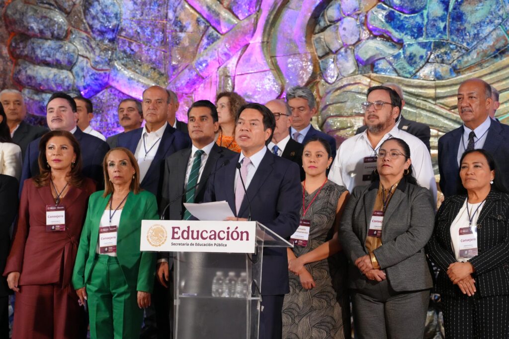 El titular de la SEP, Mario Delgado Carrillo, afirmó que se priorizaron las decisiones construidas desde las comunidades y el derecho superior de niñas, niños y adolescentes a una educación integral.