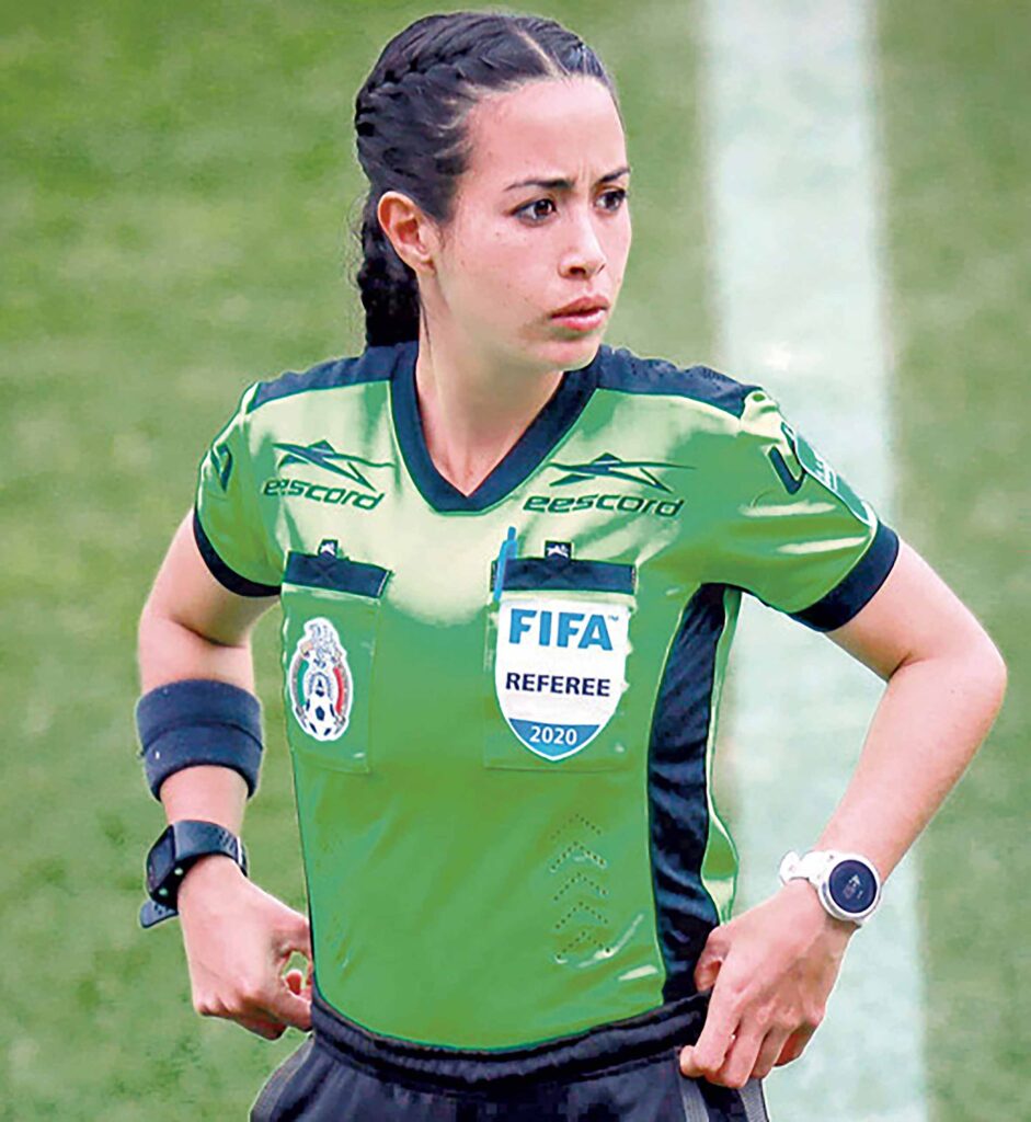 Katia Itzel García, estudiante de la UNAM, debutó como árbitra central en el Mundial varonil de futbol. Foto: Cortesía de la Comisión de Árbitros de la Federación Mexicana de Fútbol.