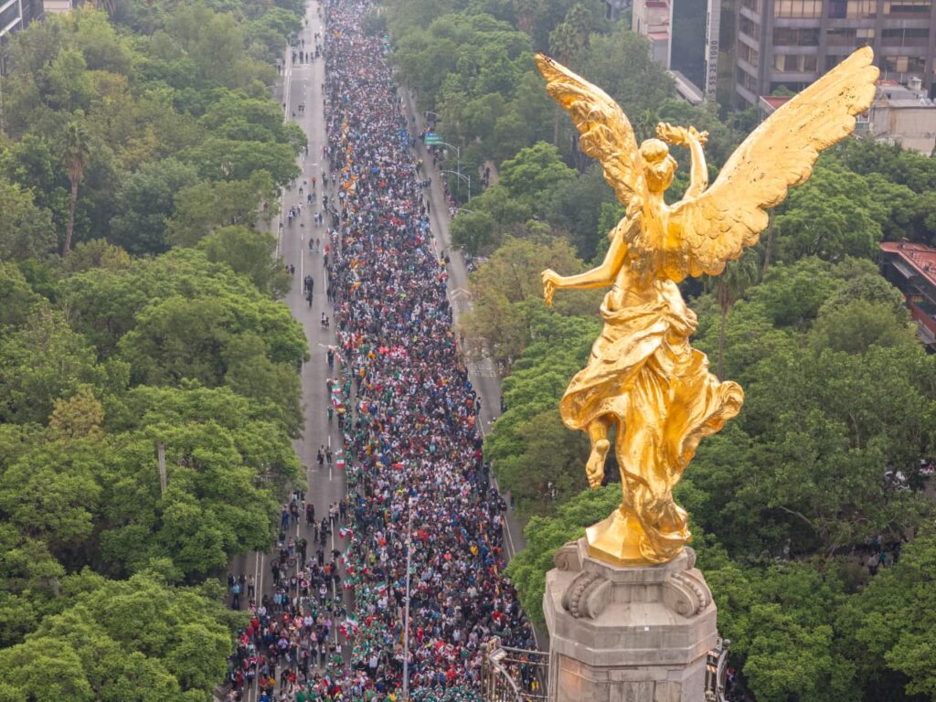 En el Paseo de la Reforma rumbo al Mundial 2026, "La Ola" vuelve al lugar donde nació para demostrar que somos la mejor afición del mundo”.