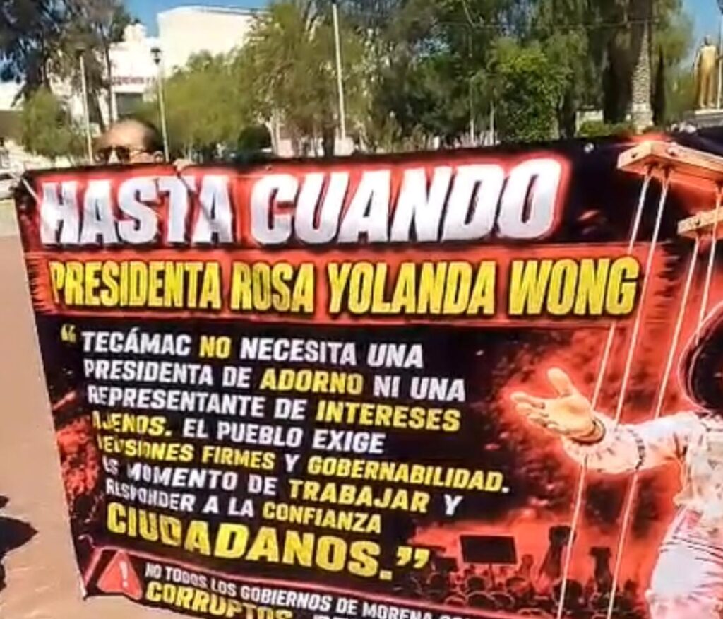En Tecámac, habitantes de tres colonias toman el Palacio Municipal por falta de agua; sin ser atendidos por las autirdades fueron cercados por elementos de la Guardia Civil.