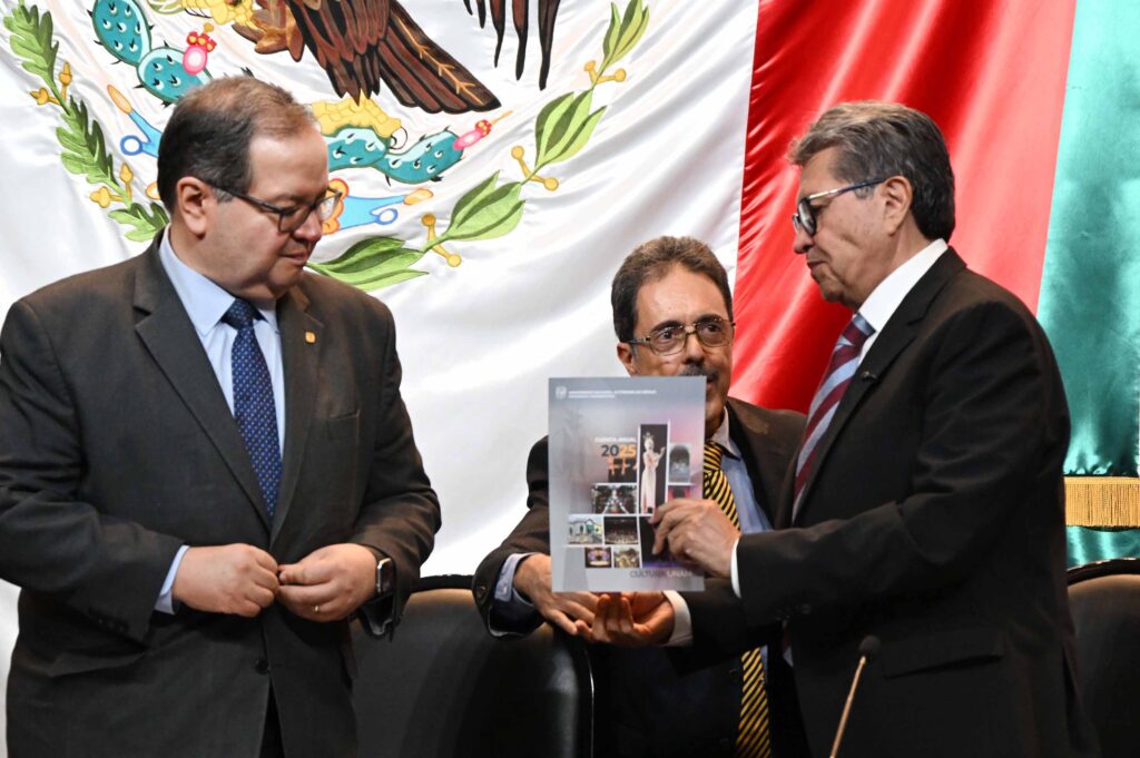 Apoyar a la Universidad es apostar por el conocimiento, la igualdad de oportunidades; por la ciencia y la cultura, por el futuro de México, indicó Ricardo Monreal Ávila.