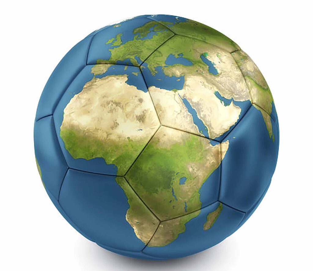 Según datos de la FIFA y reportes de seguimiento de talento profesional, el número de futbolistas nacidos en África que juegan en ligas europeas supera 500.