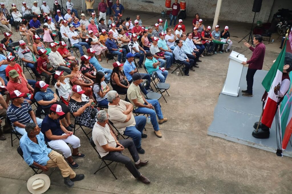 Durante el encuentro, recordó que las grandes conquistas sociales de los últimos años fueron posibles gracias a las reformas constitucionales impulsadas por el movimiento de transformación.