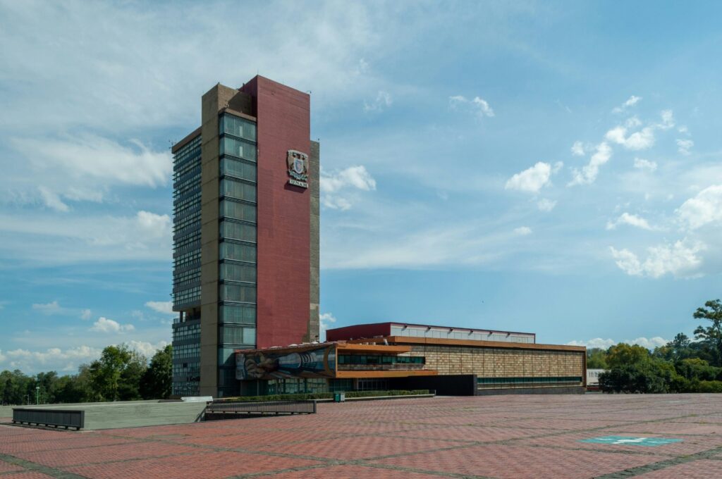 Ante las irregularidades detectadas en el examane de selección, la UNAM informa la suspensión provisional de las inscripciones para el primer ingreso a las licenciaturas.