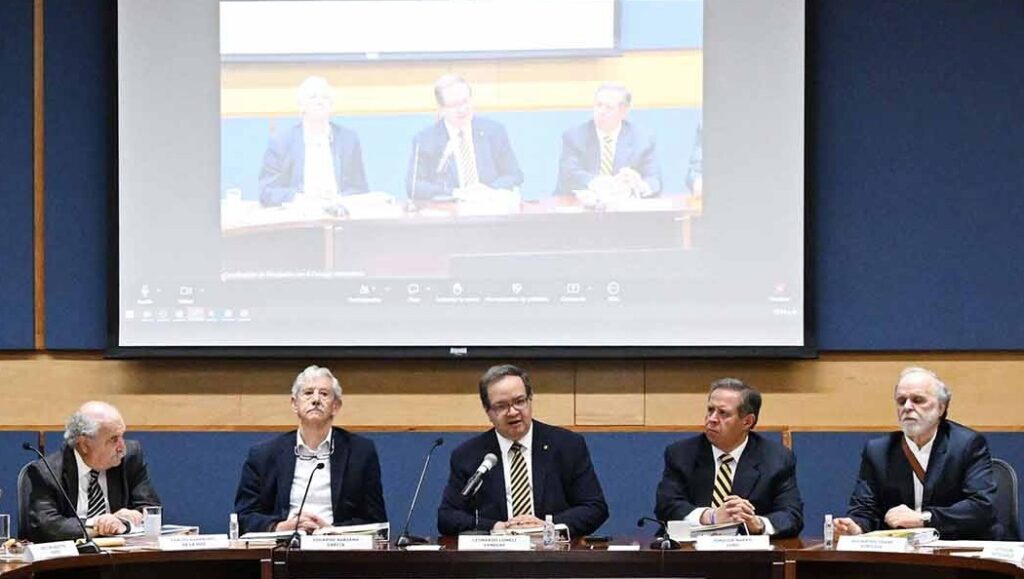 El rector Leonardo Lomelí destacó que la comisión tiene la absoluta libertad de pedir la información adicional que estime necesaria y de convocar a las y a los funcionarios involucrados.