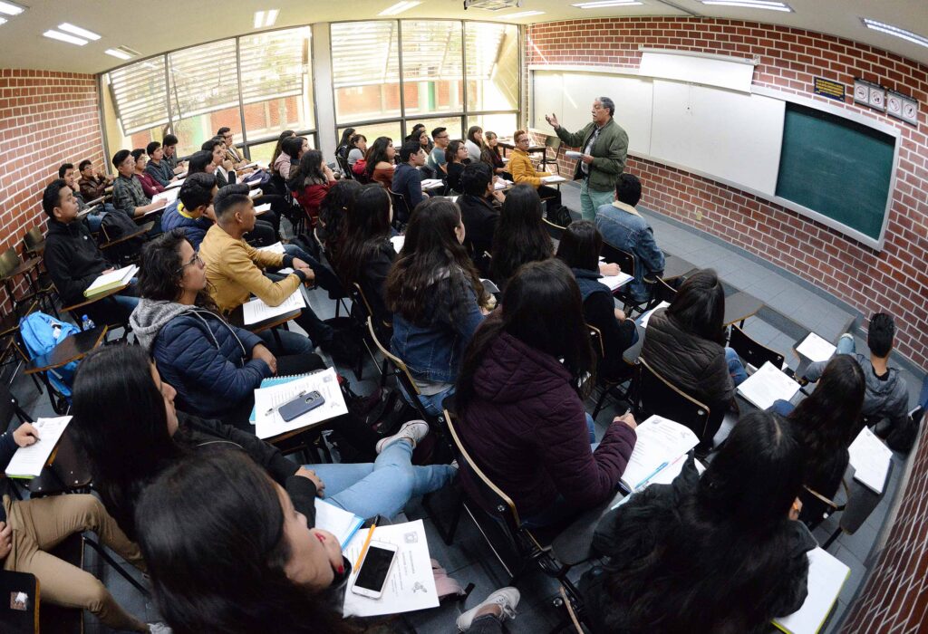 Inician clases estudiantes que cursan una licenciatura o posgrado en la UNAM. Sin nuevo ingreso de licenciatura.