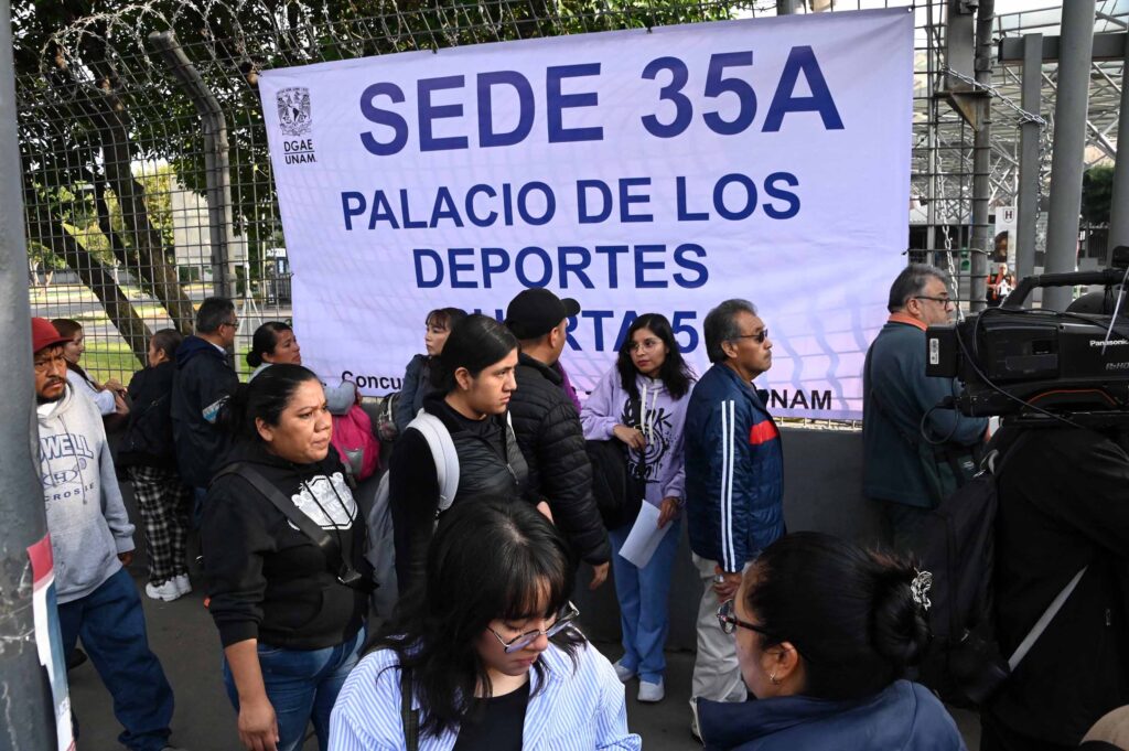 En el Palacio de los Deportes 42,784 aspirantes están citados en 9 turnos durante tres días; 8,174 hicieron su examen en los dos primeros turnos.