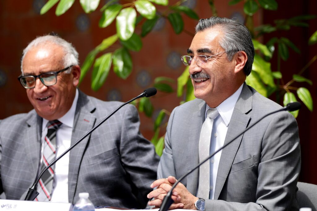 El rector Octavio Castillo Acosta recordó que uno de los objetivos de la UAEH es contribuir al fomento de la lectura y estrechar los vínculos con la sociedad.