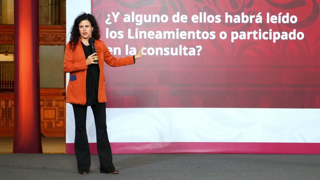 Comentó el artículo 8, referente a los derechos de las audiencias, entre los que destacan: Recibir información veraz, plural y oportuna.