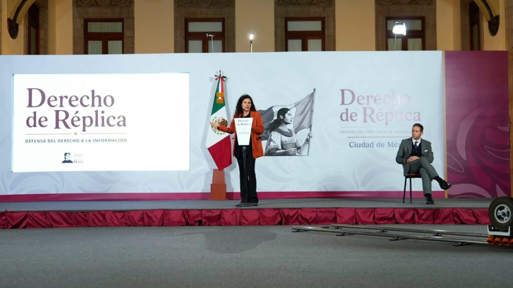 De manera complementaria, acompañó a la consejera jurídica el subsecretario de Integración Sectorial y Coordinación de Servicios de Atención Médica de la Secretaría de Salud, Eduardo Clark.