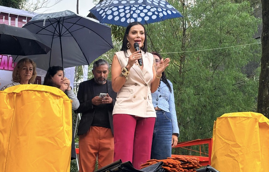 Tlatelolcas reciben 191 sacos de lona para basura, 600 bolsas de 80 centímetros por 1.20 metros cada una, y 40 pares de guantes para recolección de desechos.