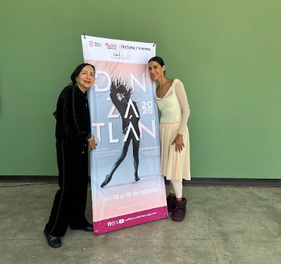 La Gala “Elisa y Amigos” se presentó el sábado 15 con participación de ocho estrellas de
los ballets de Stuttgart, Royal de Londres, Estatal de Bavaria, Nacional de Hungría y Les
Grands Ballets Canadiens, además de la Premio Benois de la Danse 2019.