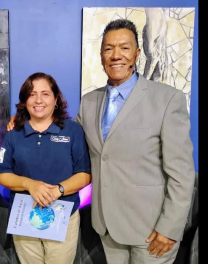 La Dra. Flor Dinora Clemente Cuervo es una divulgadora científica potosina, reconocida por su trabajo con estudiantes en prácticas de hidrocohetes. 