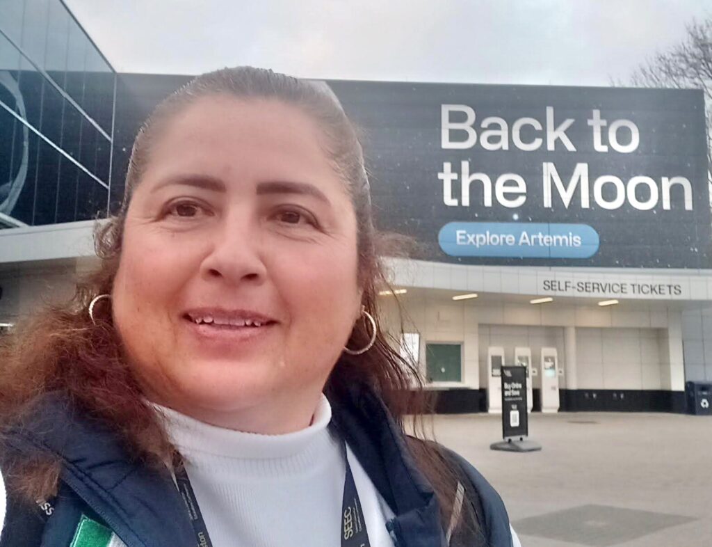 Flor Dinora Clemente Cuervo es una divulgadora científica potosina, reconocida por su trabajo con estudiantes en prácticas de hidrocohetes y proyectos educativos vinculados con la exploración espacial.