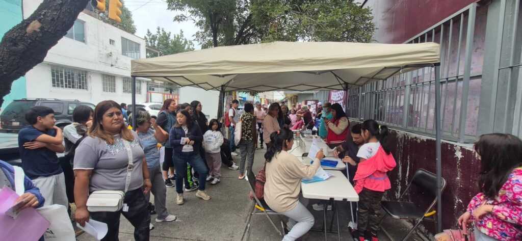 Realiza Jornada de Regreso a Clases. Respalda Alejandro Robles iniciativa sobre doble nacionalidad; se necesita lealtad plena a México, dice.