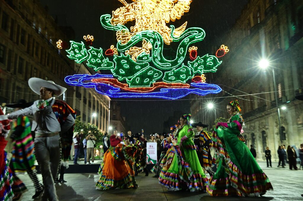 El homenaje a las heroínas de la Independencia representa también un reconocimiento a todas las mujeres mexicanas que diariamente contribuyen al desarrollo social, económico y cultural de todo el país.