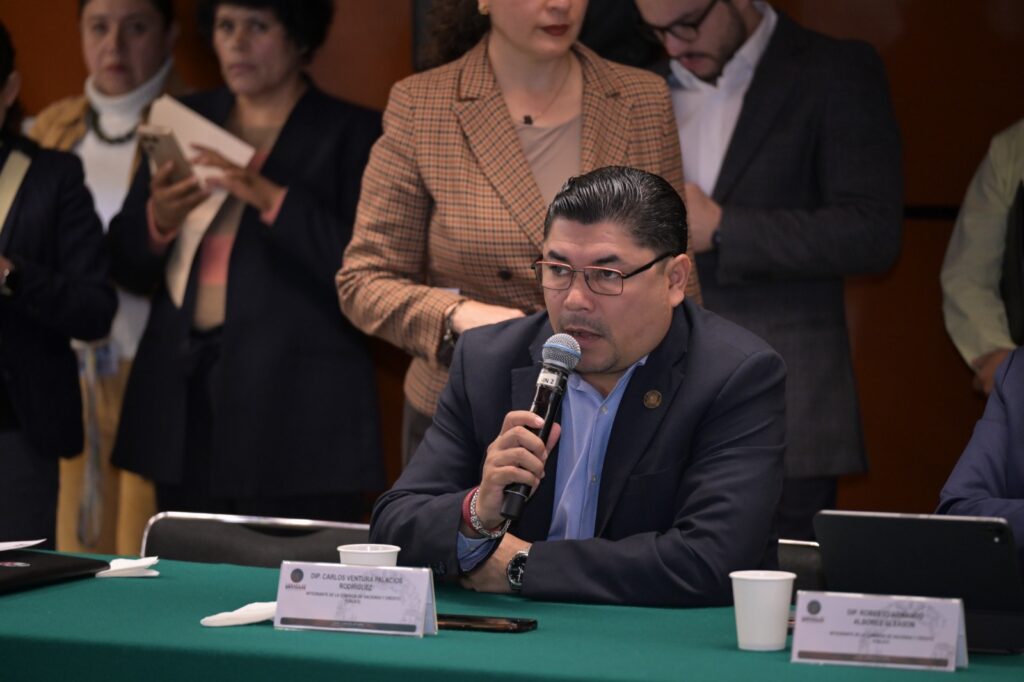 El diputado Palacios Rodríguez reta a los senadores Anaya y Alito a pedir licencia para que se les investigue.