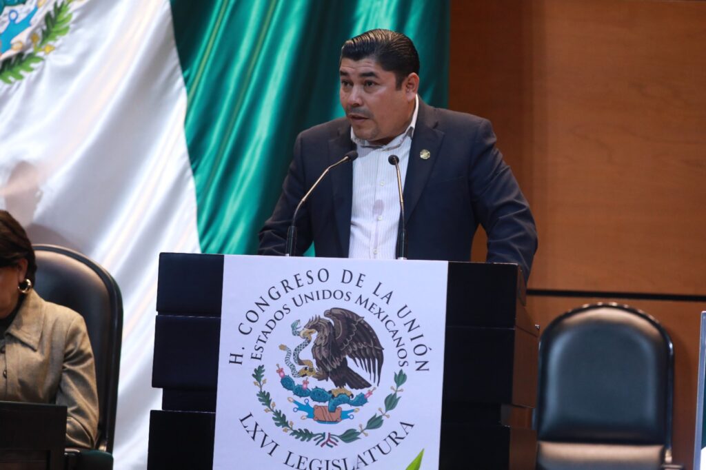 El diputado Carlos Palacios Rodríguez aseguró que la reforma de ninguna manera denigra ni resta derechos a nuestros connacionales que viven en el extranjero.
