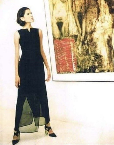 Ricardo Santana ha sido calificado como “el mago del color” y “el diseñador que halagó la silueta femenina con sutileza y elegancia”. 