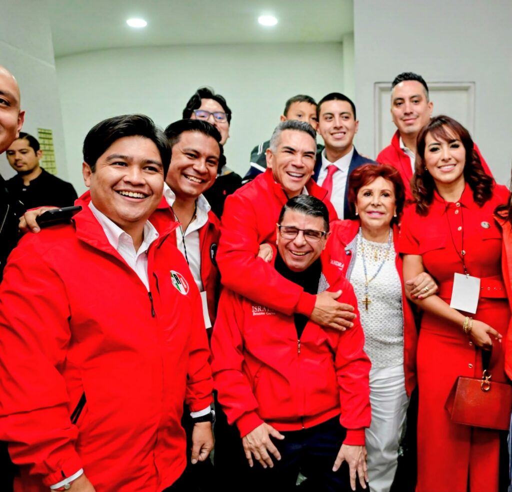 Alejandra Barrios homenajeada por sus 47 años como priista, expresó: El comercio popular se escucha, se respeta y se ordena democráticamente siempre con el diálogo.